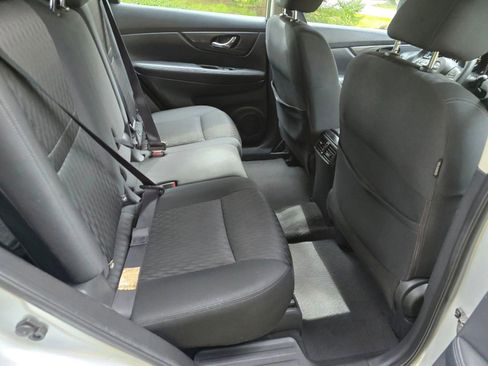 Used 2018 Nissan Rogue S image 15