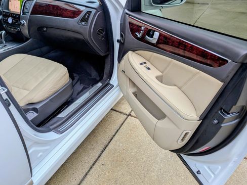 Used 2013 Hyundai Equus Signature RWD image 19