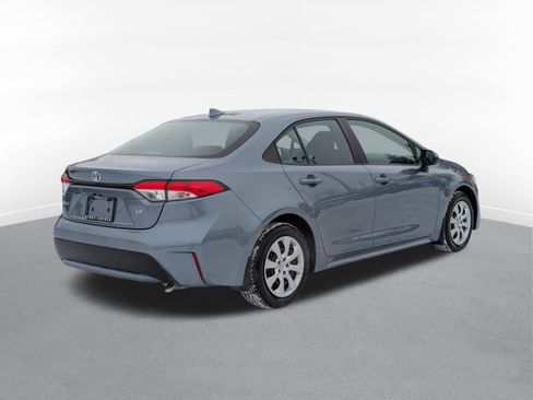 Used 2022 Toyota Corolla LE image 3