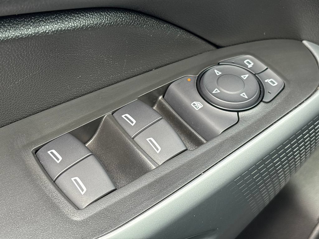 Used 2026 Chevrolet Trax RS FWD image 11
