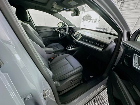 Used 2023 Audi Q4 e-tron Premium w/ Convenience Package image 31
