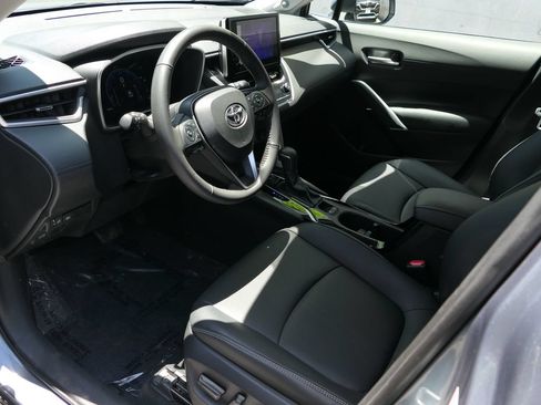 Used 2023 Toyota Corolla Cross XLE w/ Convenience Package AWD/4WD image 13