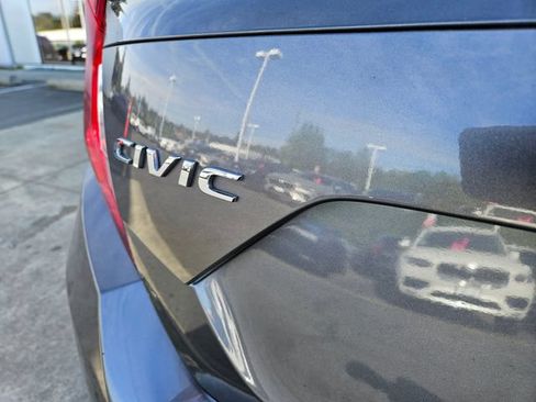 Used 2019 Honda Civic Touring image 9