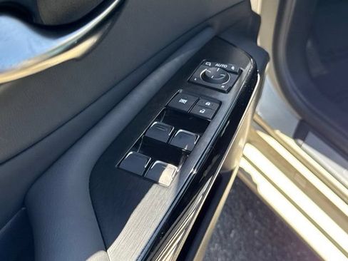 Used 2022 Lexus ES 300h w/ Premium Package FWD image 18