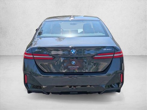 Used 2026 BMW 530i xDrive w/ M Sport Package AWD/4WD image 7