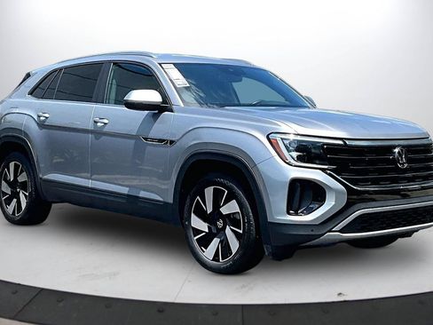 Used 2024 Volkswagen Atlas Cross Sport SE AWD/4WD image 2
