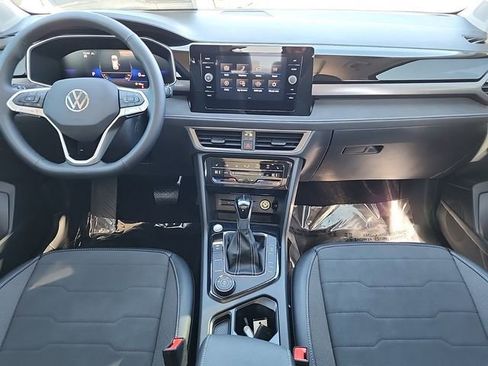 New 2025 Volkswagen Taos SE image 18