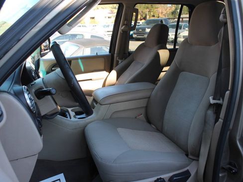 Used 2003 Ford Expedition XLT RWD image 21