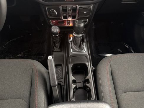 Used 2024 Jeep Wrangler Rubicon w/ Convenience Group image 21