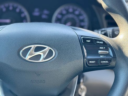 Used 2019 Hyundai Elantra SE image 16