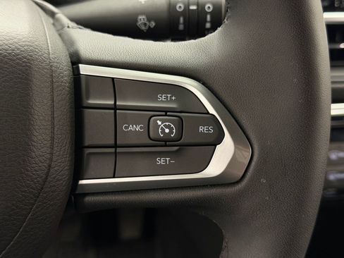 Used 2025 Jeep Compass Latitude w/ Convenience Group AWD/4WD image 15
