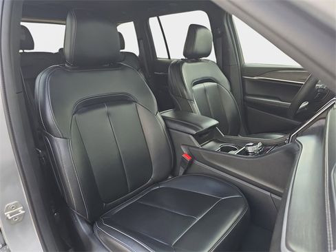 Used 2024 Jeep Grand Cherokee Limited image 12