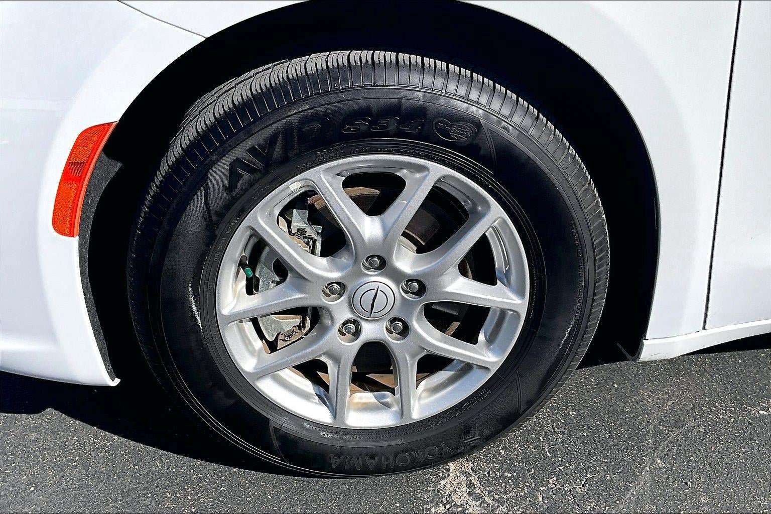 Used 2026 Chrysler Pacifica Select FWD image 8
