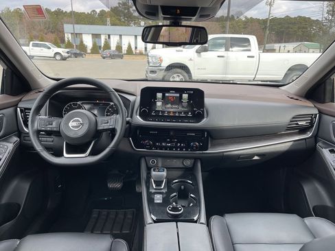 Used 2021 Nissan Rogue SL w/ Premium Package image 8