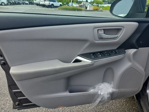 Used 2016 Toyota Camry LE FWD image 16