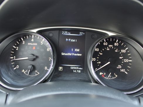 Used 2016 Nissan Rogue SV image 24