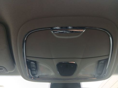 Used 2019 Jeep Cherokee Latitude Plus image 5