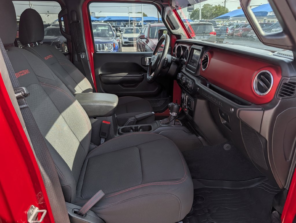 Used 2021 Jeep Wrangler Unlimited Rubicon w/ Cold Weather Group AWD/4WD image 31