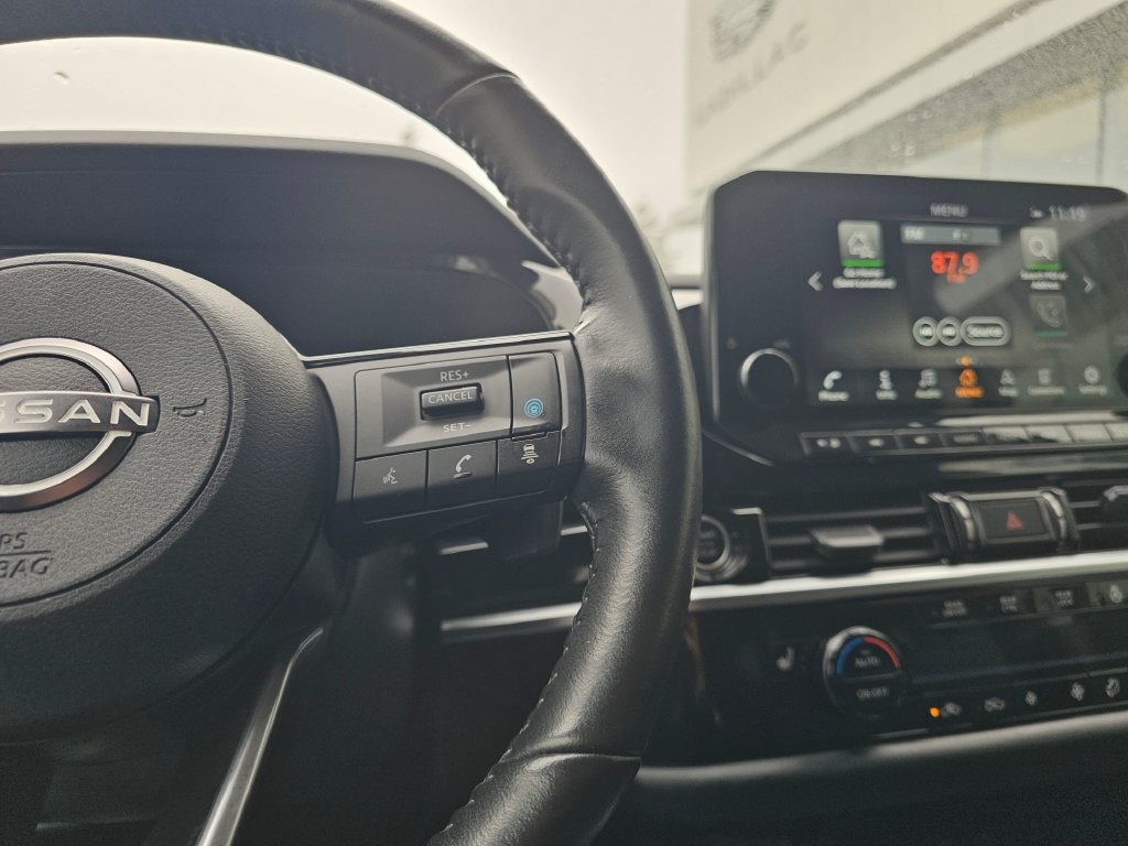 Used 2022 Nissan Pathfinder SL AWD/4WD image 35