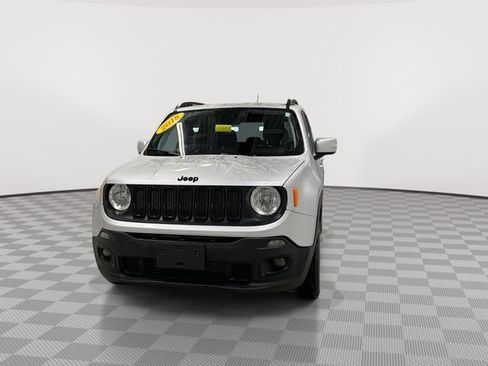 Used 2018 Jeep Renegade Altitude w/ Popular Equipment Group image 4
