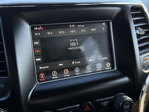 Used 2019 Jeep Grand Cherokee Laredo w/ Security & Convenience Group image 23