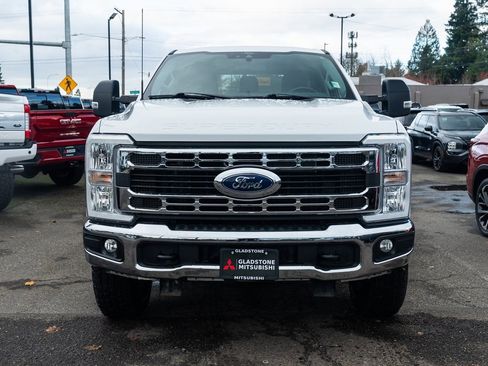 Used 2024 Ford F350 XLT image 2