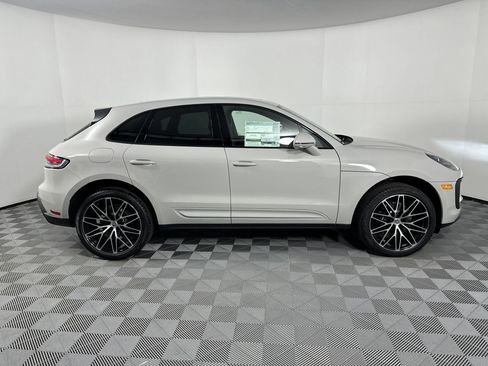 Certified 2025 Porsche Macan image 8