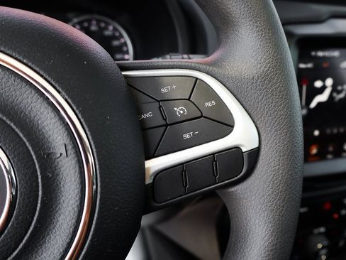 Used 2023 Jeep Renegade Latitude w/ Sun & Fun Group image 22