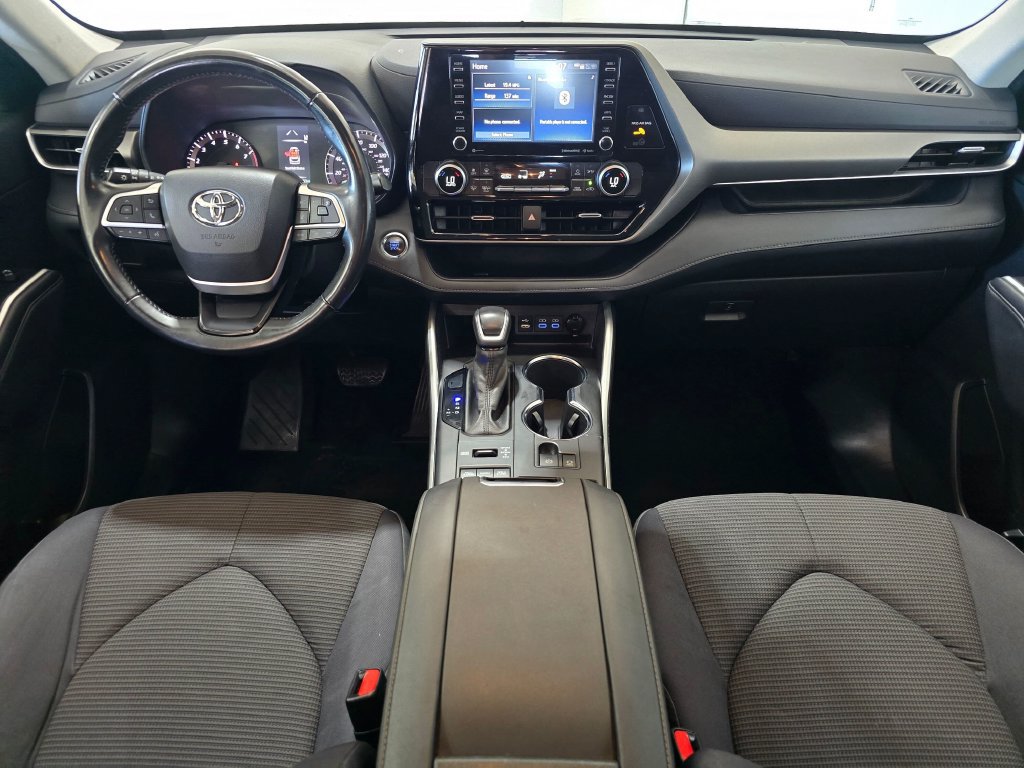 Used 2022 Toyota Highlander LE AWD/4WD image 9