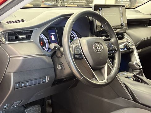 Used 2021 Toyota Venza LE w/ Carpet Mat Package (TMS) image 14