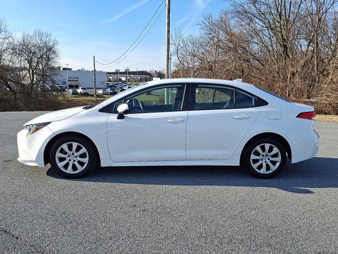 Used 2023 Toyota Corolla LE image 4