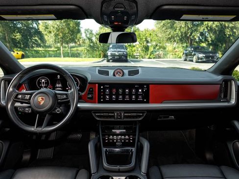 Used 2024 Porsche Cayenne Coupe AWD/4WD image 19
