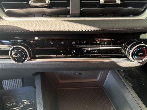 Used 2025 Chevrolet Equinox LT image 14