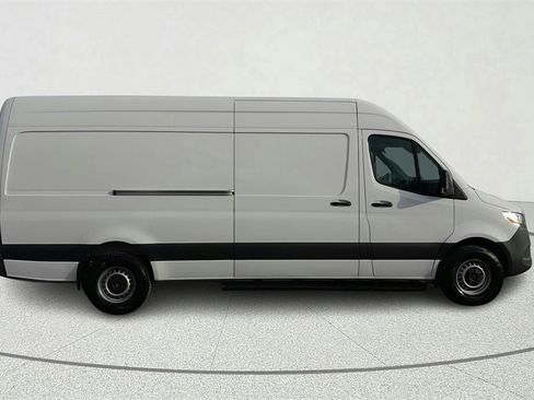 Used 2023 Mercedes-Benz Sprinter 2500 image 7