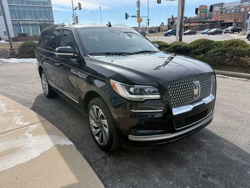 Used 2024 Lincoln Navigator Reserve image 3