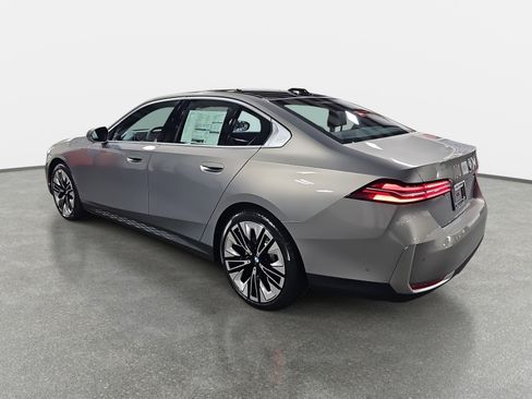 New 2026 BMW 530i w/ Premium Package image 7