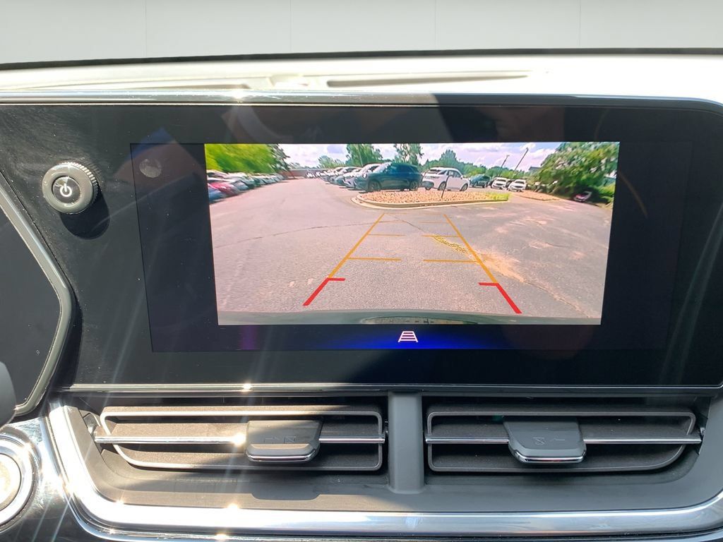 Used 2024 Chevrolet Trax ACTIV w/ Sunroof Package FWD image 27