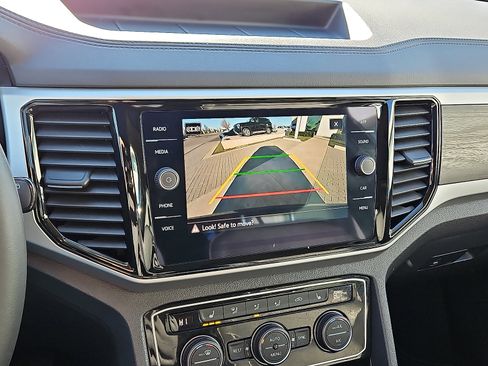 Certified 2023 Volkswagen Atlas SE w/ Panoramic Sunroof Package image 16