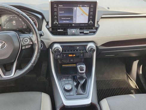 Used 2019 Toyota RAV4 Limited w/ Advanced Technology Package image 11