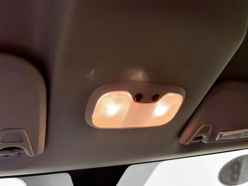 Used 2018 Dodge Journey SE image 22