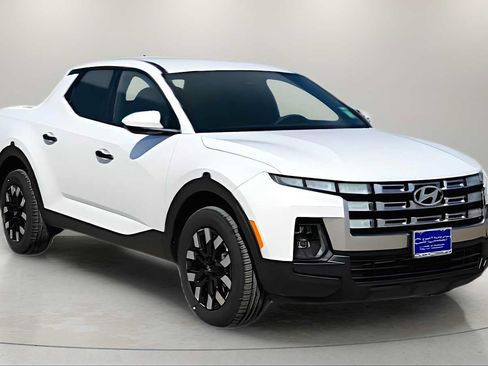 Used 2025 Hyundai Santa Cruz SE FWD image 1