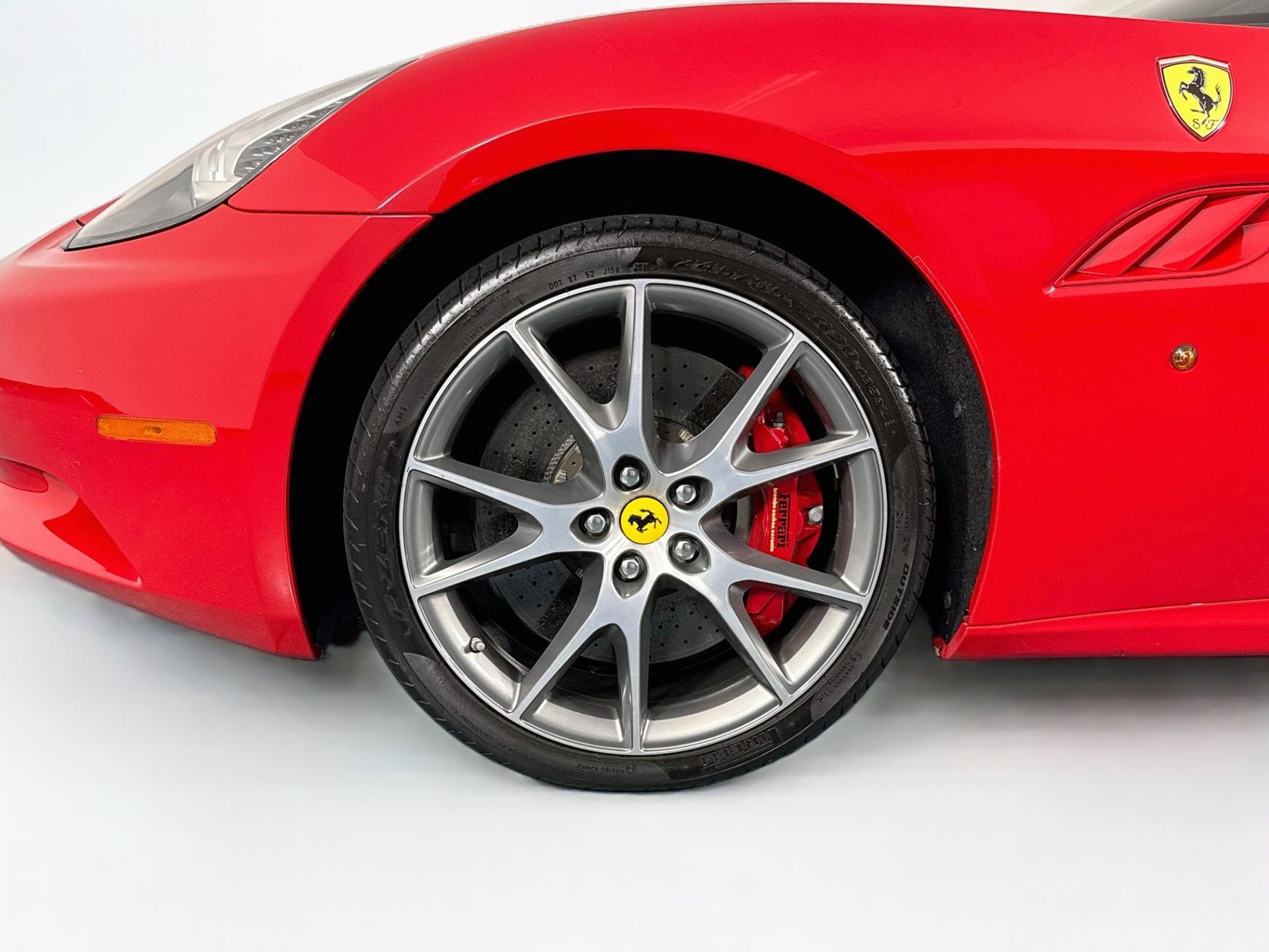 Used 2010 Ferrari California RWD image 42
