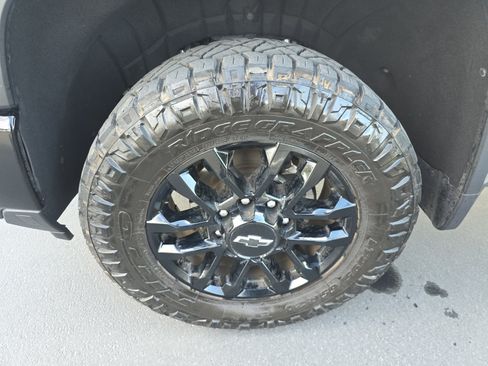Used 2025 Chevrolet Silverado 2500 LT w/ Trail Boss Package AWD/4WD image 32