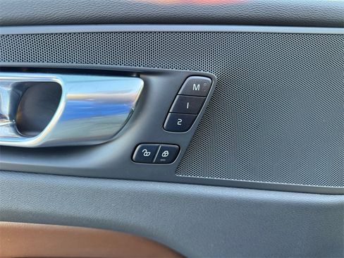 Certified 2025 Volvo XC60 B5 Plus image 10