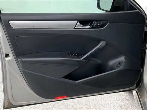 Used 2013 Volkswagen Passat 2.5 S image 22