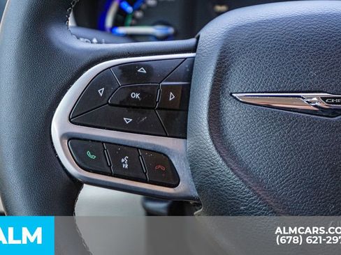 Used 2024 Chrysler Pacifica Select image 30