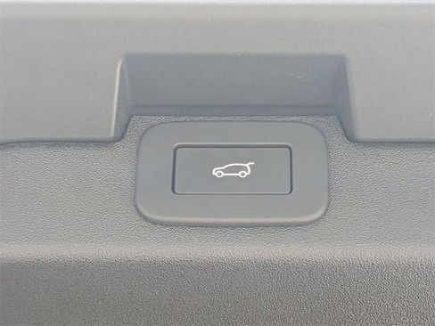 New 2025 Land Rover Discovery Dynamic SE image 13