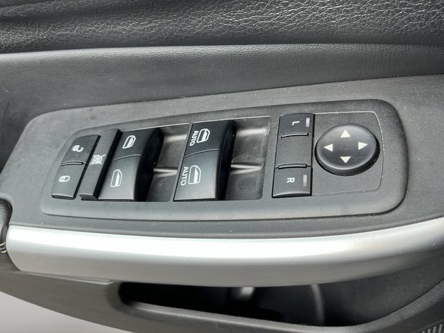 Used 2018 Jeep Cherokee Latitude Plus w/ Comfort/Convenience Group AWD/4WD image 12