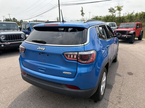 Used 2017 Jeep Compass Latitude w/ Popular Equipment Group FWD image 12