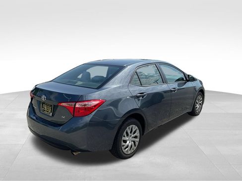 Used 2017 Toyota Corolla LE w/ Carpet Mat Package (TMS) FWD image 9